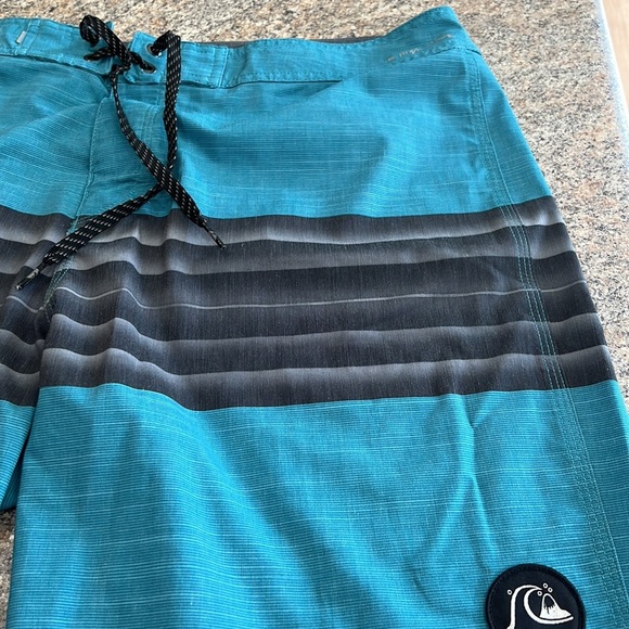 Quicksilver swimsuit, size 36 - Picture 3 of 8